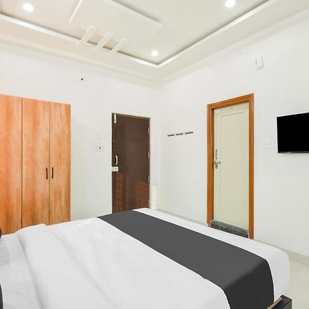 Super Townhouse Kokapet Formerly Aarian Tej Nilayam Gundipet Bagian luar foto