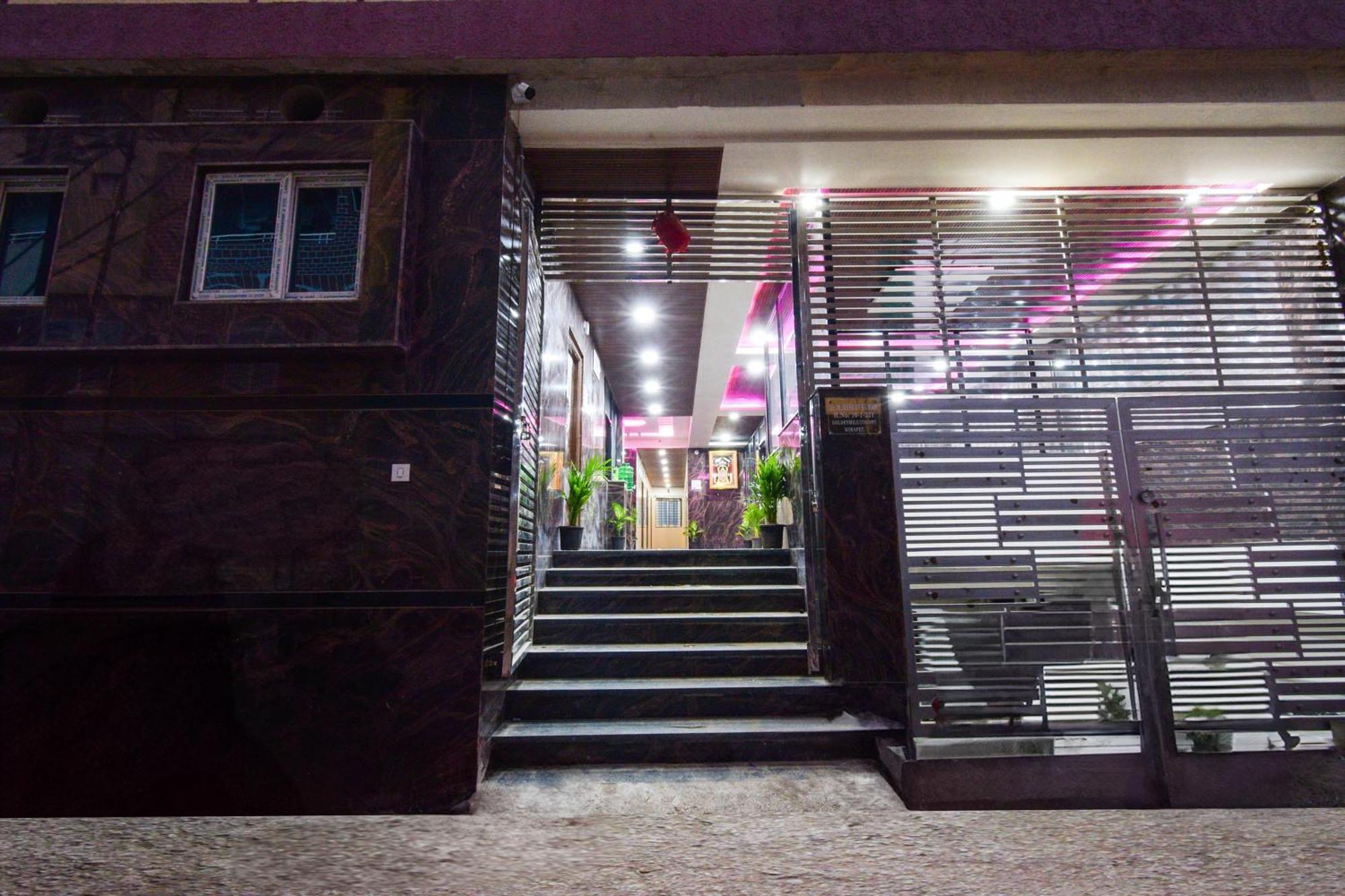 Super Townhouse Kokapet Formerly Aarian Tej Nilayam Gundipet Bagian luar foto