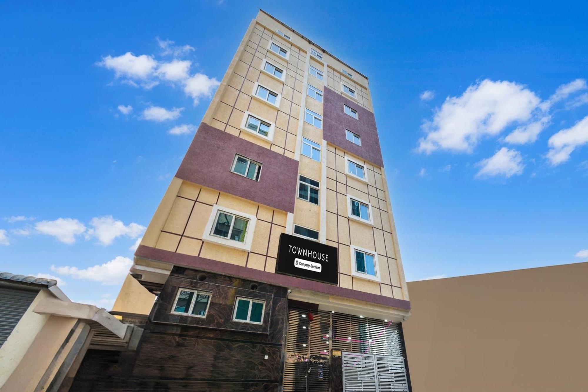 Super Townhouse Kokapet Formerly Aarian Tej Nilayam Gundipet Bagian luar foto