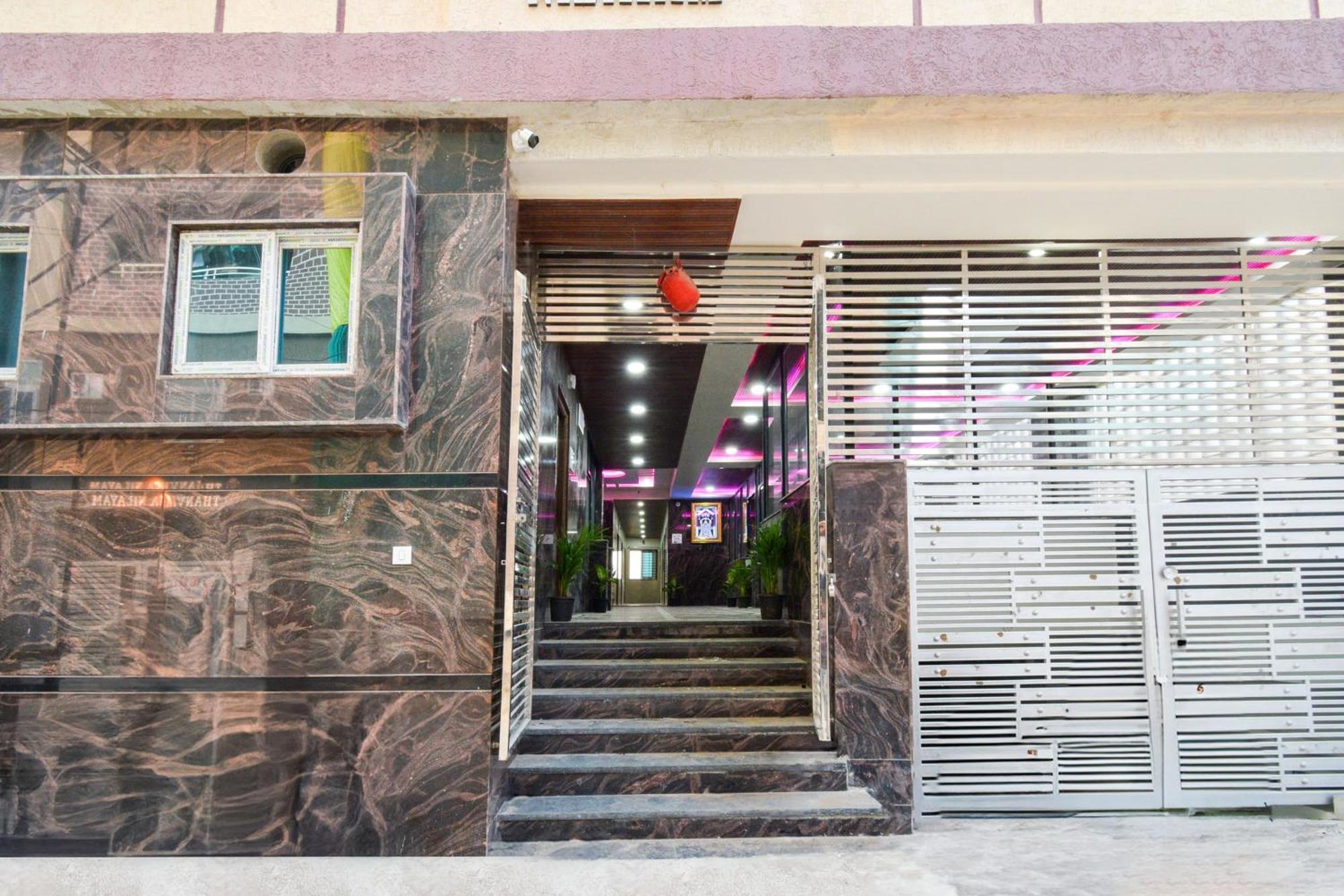 Super Townhouse Kokapet Formerly Aarian Tej Nilayam Gundipet Bagian luar foto