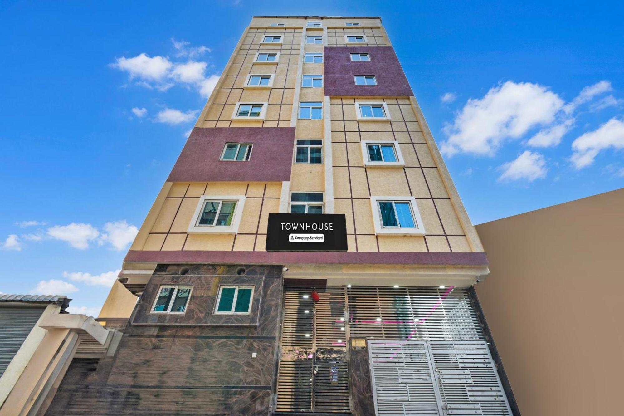 Super Townhouse Kokapet Formerly Aarian Tej Nilayam Gundipet Bagian luar foto