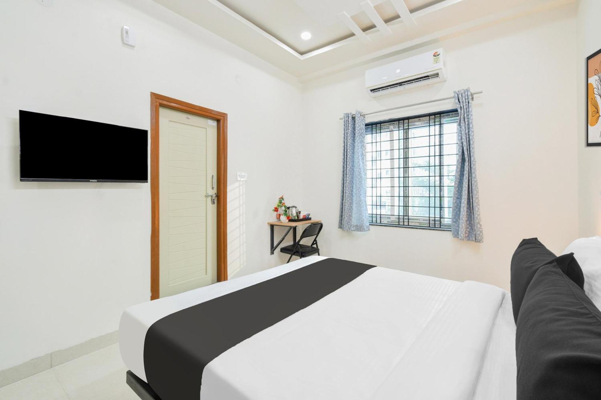 Super Townhouse Kokapet Formerly Aarian Tej Nilayam Gundipet Bagian luar foto