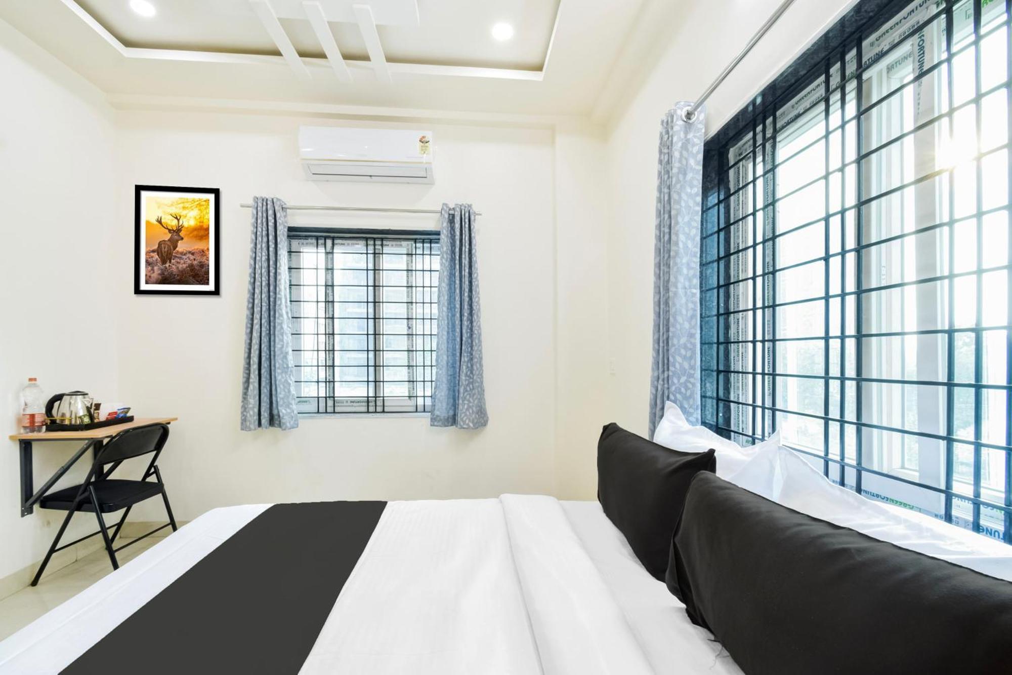 Super Townhouse Kokapet Formerly Aarian Tej Nilayam Gundipet Bagian luar foto